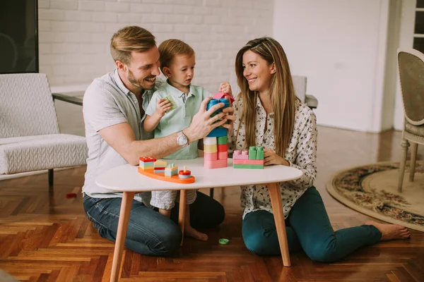 Lindo Niño Jugando Con Juguetes Sala Estar Con Padre Madre — Foto de Stock