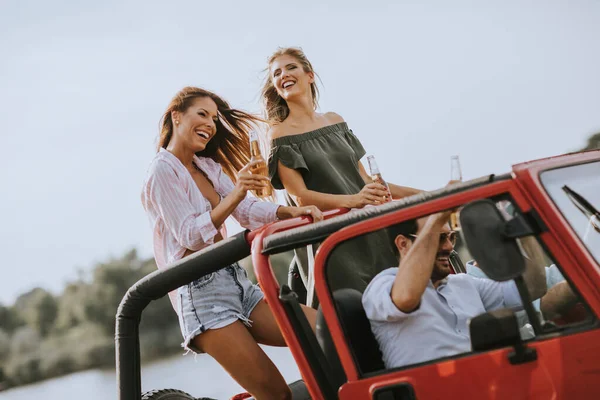Group Happy Young People Enjoying Road Trip — Stock Photo, Image
