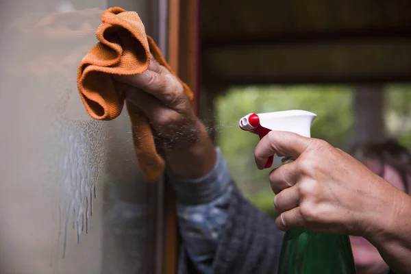 Fechar Pulverização Limpeza Doméstica Spray Antibacteriano Para Desinfecção Contra Vírus — Fotografia de Stock