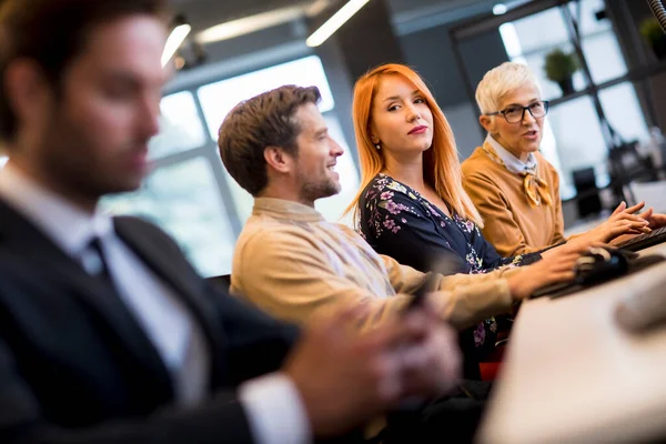 Grupo Empresários Estão Trabalhando Juntos Computador — Fotografia de Stock