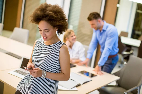 Pretty Young African American Woman Standing Modern Office — Stock Photo, Image