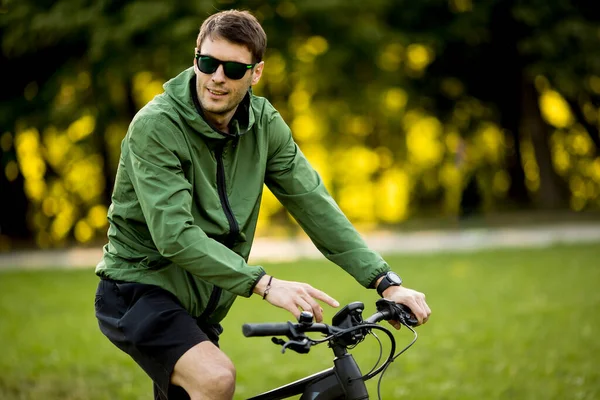 Guapo Joven Caballo Ebike Naturaleza — Foto de Stock