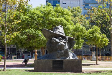 BUENOS AIRES - 19 Ocak 2018: Buenos Aires, Arjantin 'deki Alfredo Palacios Anıtı. Arjantinli sosyalist siyasetçinin anıtı 2013 yılında Jorge Bianchi tarafından yapıldı..