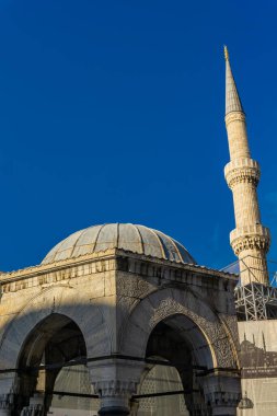 İSTANBUL, TURKEY - 10 Kasım 2019: İstanbul, Türkiye 'deki Sultan Ahmed Camii (Mavi Cami). 1609 ve 1616 yılları arasında inşa edilmiştir..