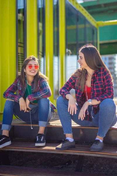 Best Friends Forever Sitting Together Talking Urban Environment — Stock Photo, Image