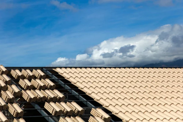 Close Roof Tiles Instalation House — стоковое фото
