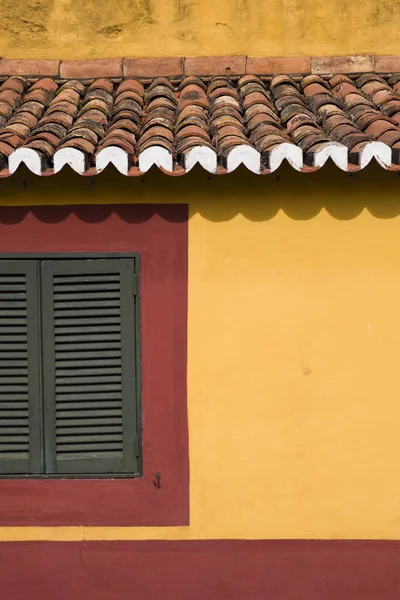 Detalle Tradicional Fachada Roja Amarilla Antigua Casa Isla Madeira Portugal — Foto de Stock