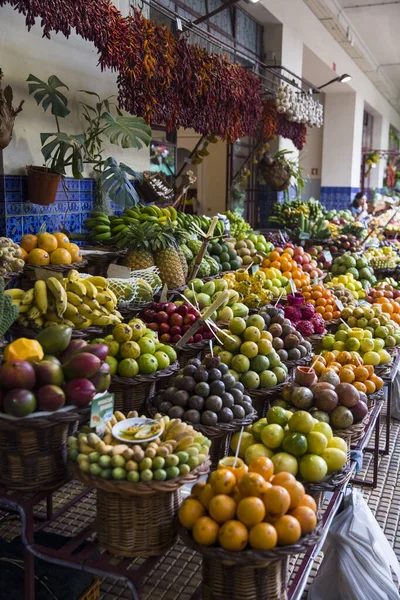 Vista Puesto Frutas Frescas Exóticas Mercado Funchal Isla Madeira Portugal — Foto de Stock