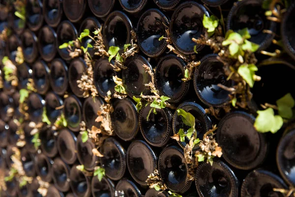 Garrafas Vinho Velhas Vazias Empilhadas Umas Nas Outras — Fotografia de Stock