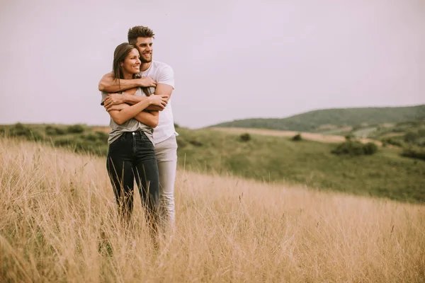 Joli Jeune Couple Amoureux Dehors Printemps Nature — Photo