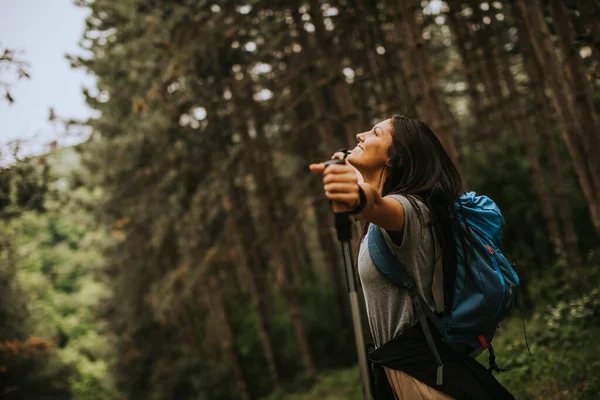 Pretty Young Woman Spreading Arms Enjoying Backpacking Travel Woods — Stock Photo, Image