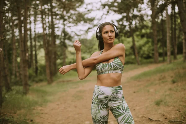 Pretty Young Woman Stretching Breathing Fresh Air Middle Forest While — Stock Photo, Image