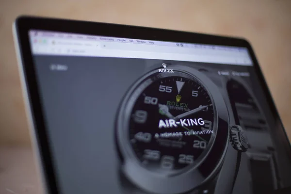 コンピュータ画面上のロレックスのウェブサイト スイスのジュネーブに拠点を置くスイスの高級時計メーカーで 1905年に設立されました — ストック写真