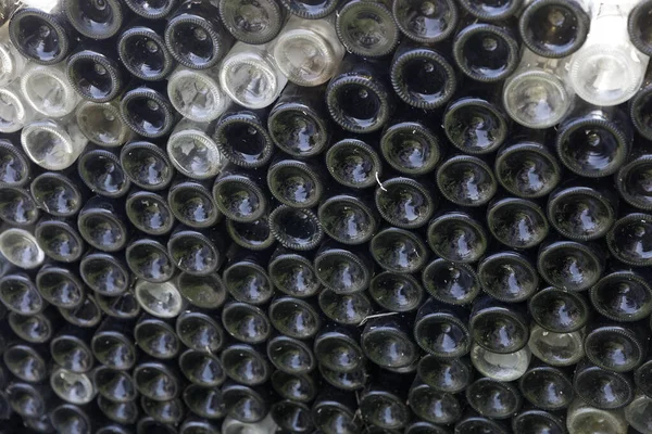 Viejas Botellas Vino Vacías Apiladas Una Sobre Otra — Foto de Stock