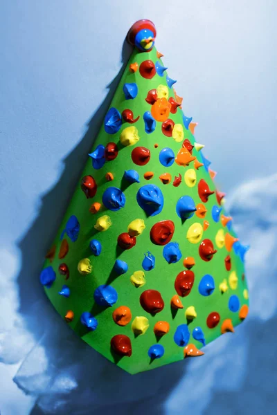 Árbol de Navidad hecho a mano de papel hecho por un niño —  Fotos de Stock