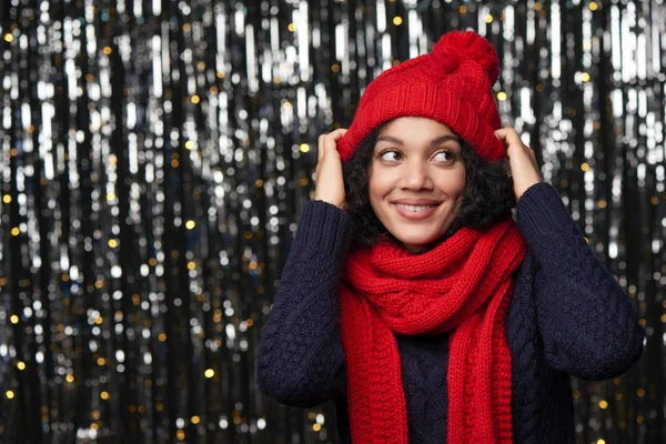 행복 한 겨울 여자의 근접 촬영 초상화 — 스톡 사진