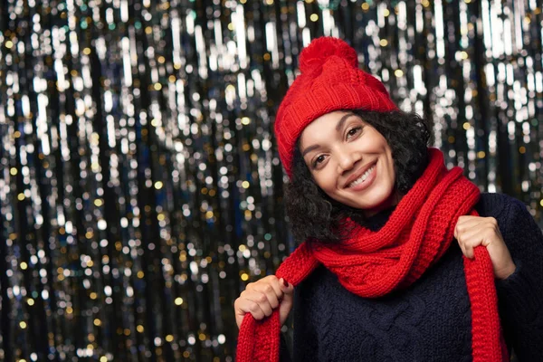 Retrato de close-up de mulher feliz inverno — Fotografia de Stock