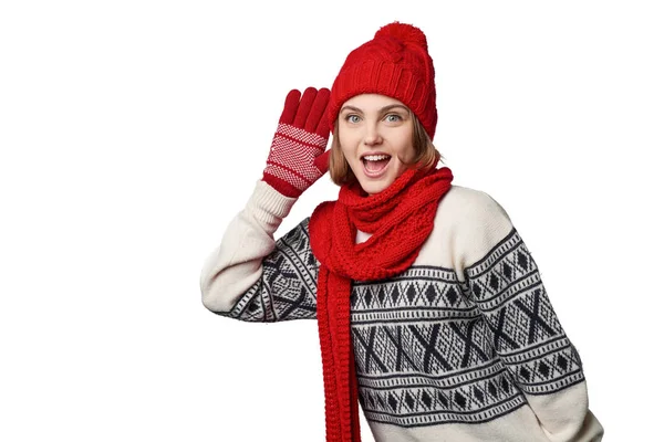 Kvinna i vinter varma kläder lyssnande skvaller — Stockfoto