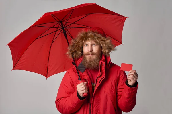 Homem de casaco de inverno com guarda-chuva — Fotografia de Stock