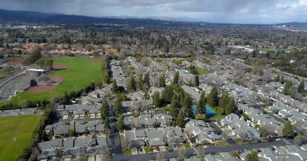 Flygfoto över bostadshus distrikt — Stockvideo