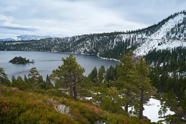 Águas limpas do Lago Tahoe, EUA — Fotografia de Stock