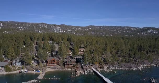 Voando sobre a superfície do Lago Tahoe — Vídeo de Stock