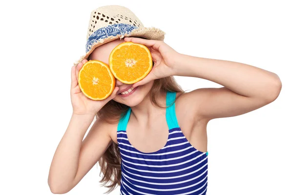 Kız portakal ile sahte gözlük yapma mayo — Stok fotoğraf