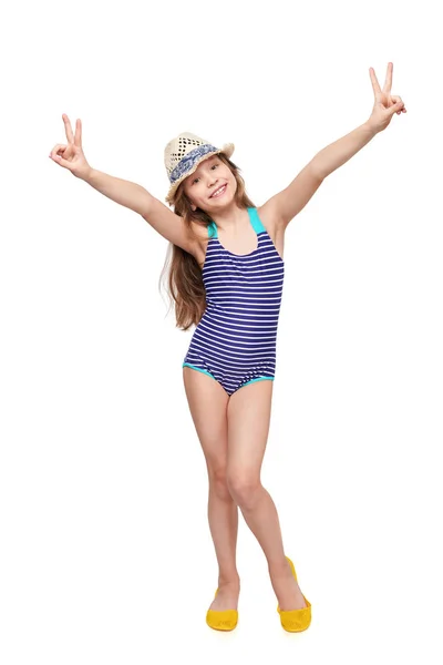 Mädchen im Badeanzug gestikuliert V-Zeichen — Stockfoto