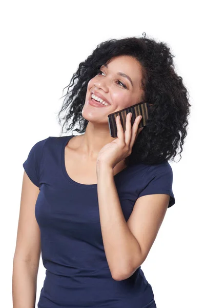 Verrast vrouw praten op mobiele telefoon — Stockfoto