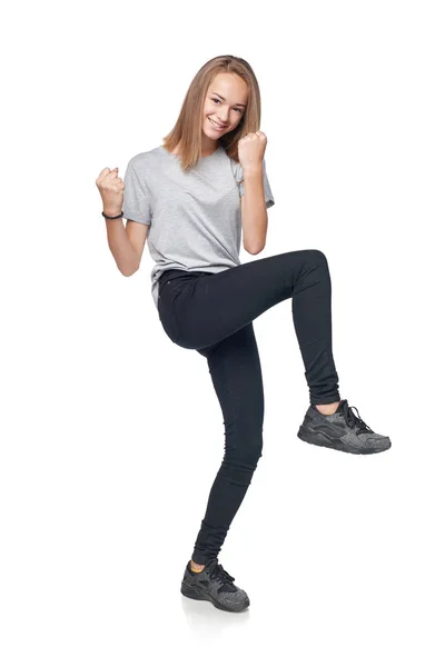 Dospívající dívka ukazuje palcem nahoru znamení — Stock fotografie