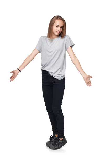 Teenie-Mädchen in voller Länge zuckt mit den Schultern — Stockfoto