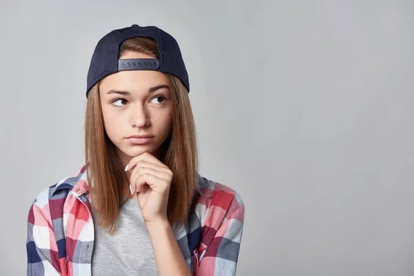Pensive teen girl looking at copy space — Stock Photo, Image