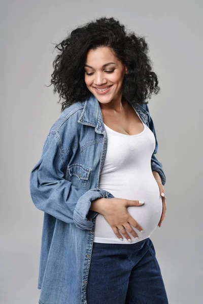 Zwanger vrouw portret — Stockfoto