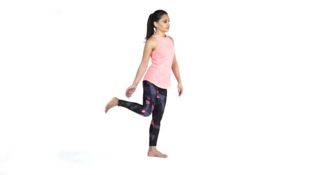 Mujer practicando yoga Natarajasana pose — Vídeos de Stock