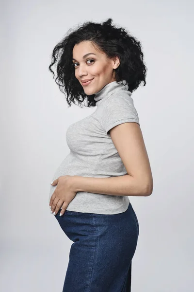 Profil schwangere Frau — Stockfoto