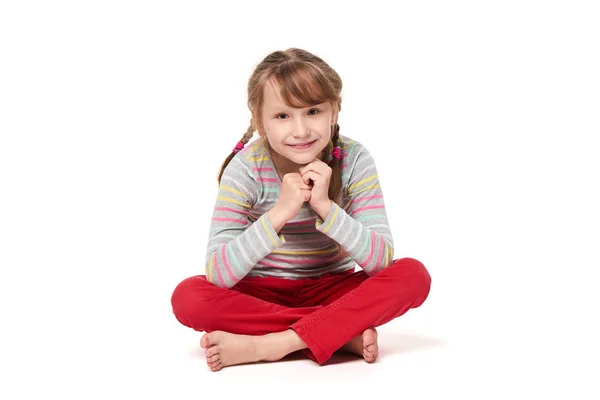 Girl sitting in lotus pose leaning on elbows — Stock Photo, Image