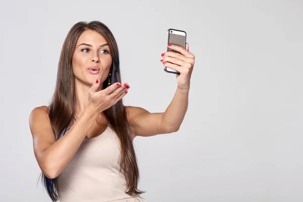 Mujer tomando autorretrato — Foto de Stock