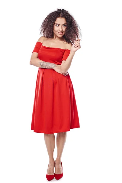 Kvinna i röd klänning — Stockfoto