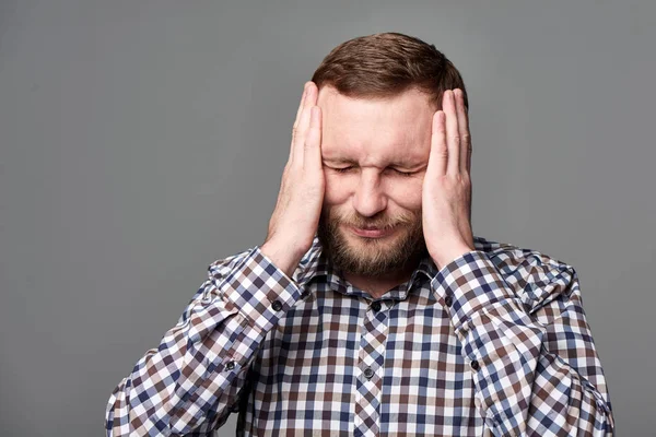 Stressed business man holding head in hands — Stock Photo, Image