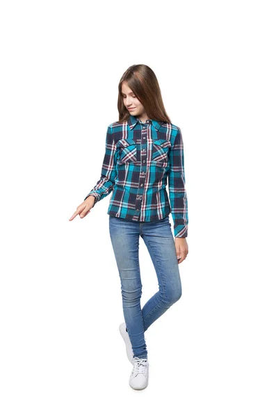 Piena Lunghezza Teen Ragazza Camicia Scacchi Piedi Casualmente Sfondo Bianco — Foto Stock