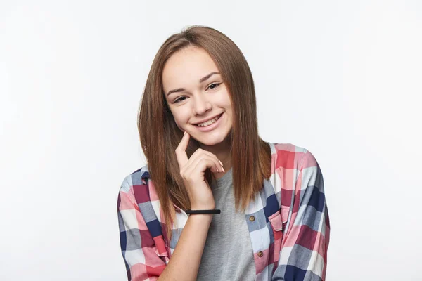 Sonriendo Relajado Adolescente Chica Mirando Cámara Estudio Retrato — Foto de Stock