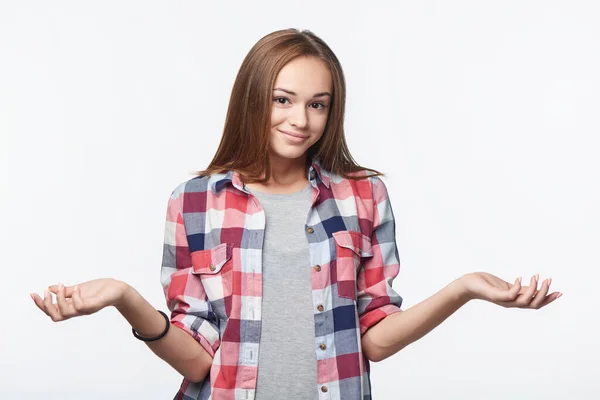 Sonriente Chica Adolescente Encogiéndose Hombros Retrato Estudio — Foto de Stock