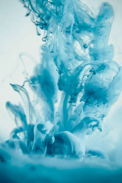 Tinte azul en agua — Foto de Stock