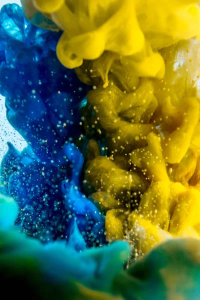 El colorido en el agua. Fondo abstracto. Fondo de pantalla. Arte conceptual —  Fotos de Stock