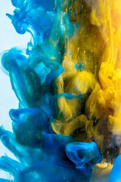 El colorido en el agua. Fondo abstracto. Fondo de pantalla. Arte conceptual —  Fotos de Stock