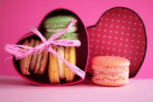 Macarons sur la boîte — Photo