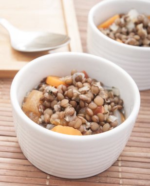 yakın pişmiş mercimek