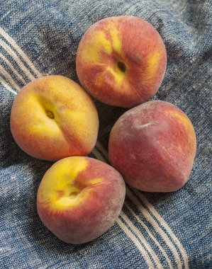 ahşap arka plan şeftali