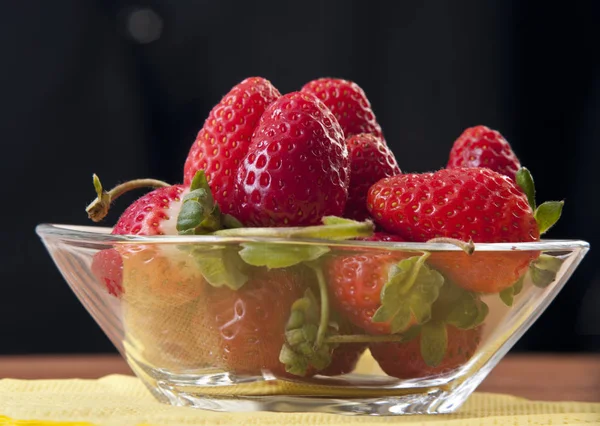 Glass bowl with strawberries — Stock Photo, Image