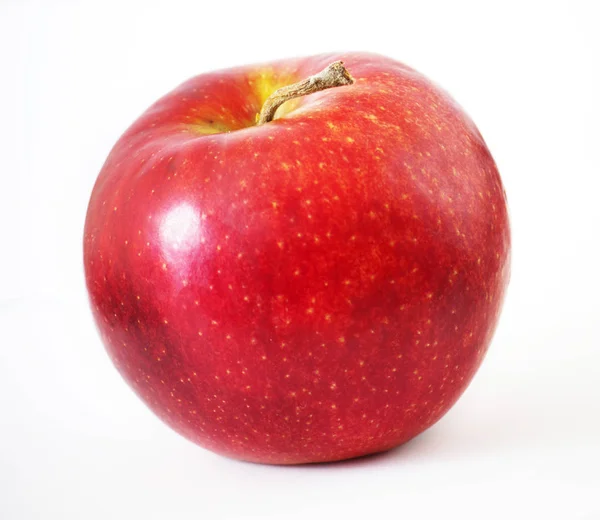 Olgun Kırmızı elma. Beyaz bir arka plan üzerinde izole. — Stok fotoğraf